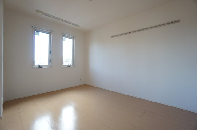 グランシャリオＢ棟の寝室