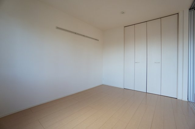 グランシャリオＢ棟の寝室