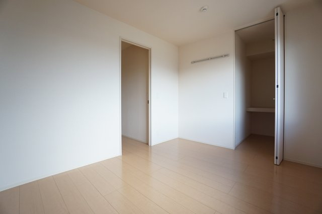 グランシャリオＢ棟の寝室