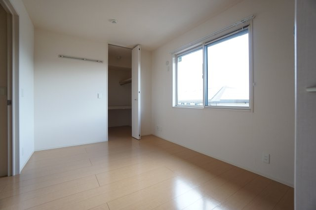 グランシャリオＢ棟の寝室