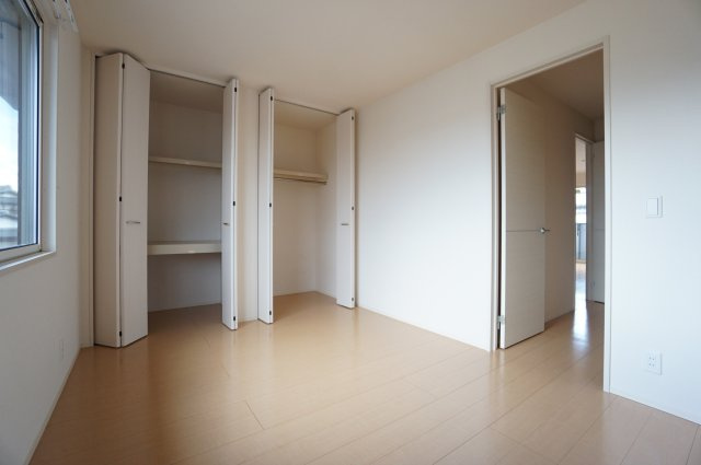 グランシャリオＢ棟の寝室