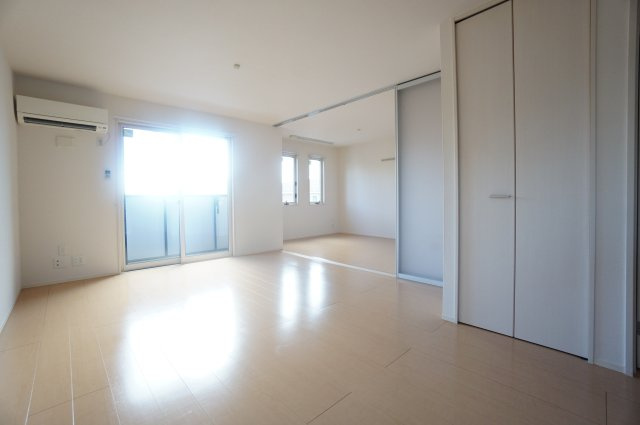 グランシャリオＢ棟の居間・リビング