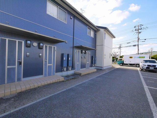 クレストハウスのエントランス|毎日通るエントランスはこのようになっています