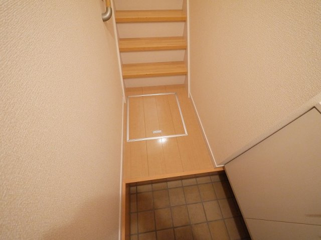 クレストハウスの玄関|落ち着いた玄関です