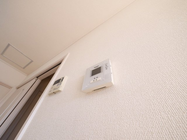 クレストハウスの設備|ＴＶモニター付きインターホンです