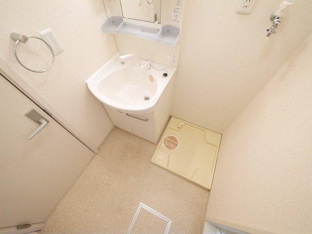 クレストハウスの洗面所|ゆったりとスペースのある洗面所