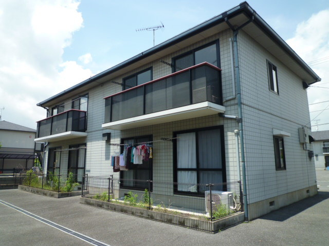総社市福井のアパートの外観