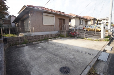 【駐車場】 | 松ヶ丘貸家