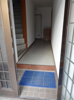 【エントランス】 | 建物入口には手動ですが鍵がかかります！