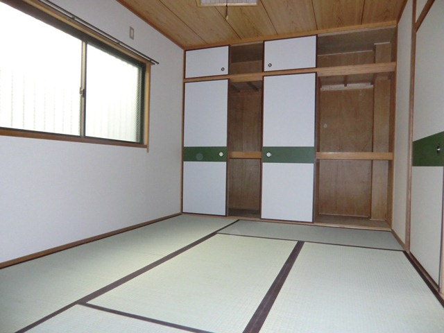 スリーハイツの和室
