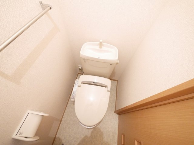 マ・メゾン榮　Ⅲのトイレ|落ち着いたトイレです