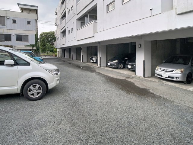 セントラルコーポ大築の駐車場
