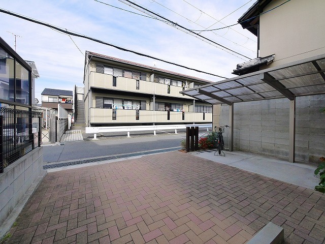 MAKISHI館の駐車場