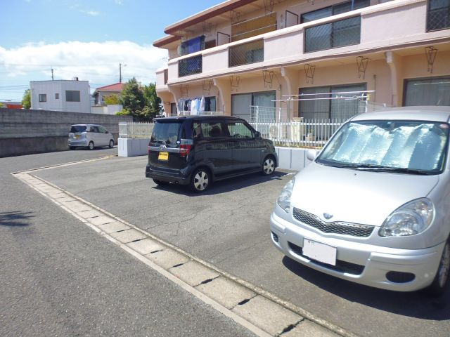 メゾン池上2の駐車場