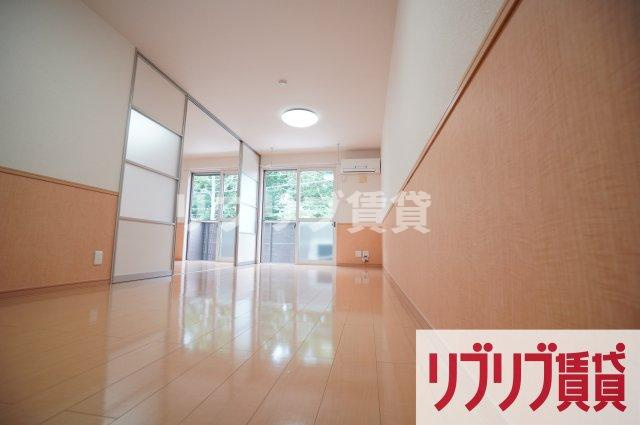 グリーンコート貝塚３号館の居間・リビング