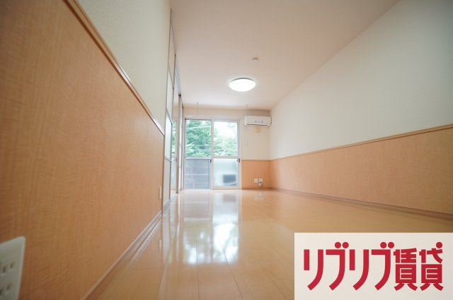 グリーンコート貝塚３号館の居間・リビング