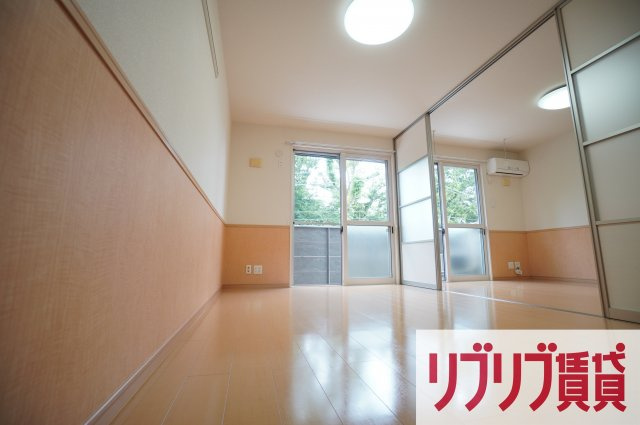 グリーンコート貝塚３号館の寝室