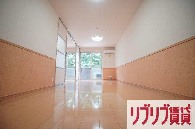 グリーンコート貝塚３号館の居間・リビング