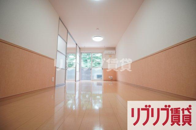 グリーンコート貝塚３号館の居間・リビング