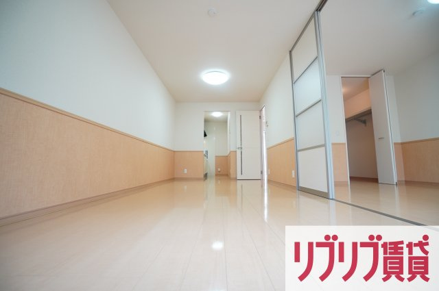 グリーンコート貝塚３号館の居間・リビング