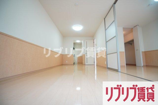 グリーンコート貝塚３号館の居間・リビング