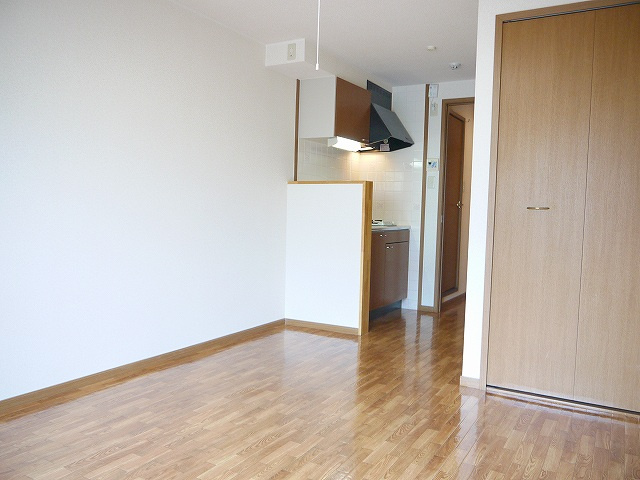 ブランドール佐保川の洋室