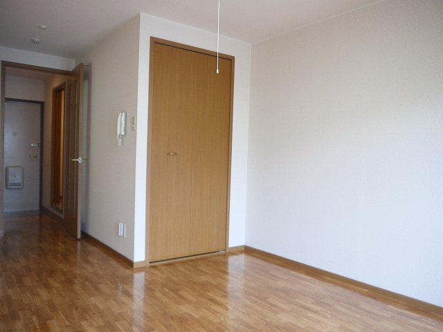 ブランドール佐保川の洋室