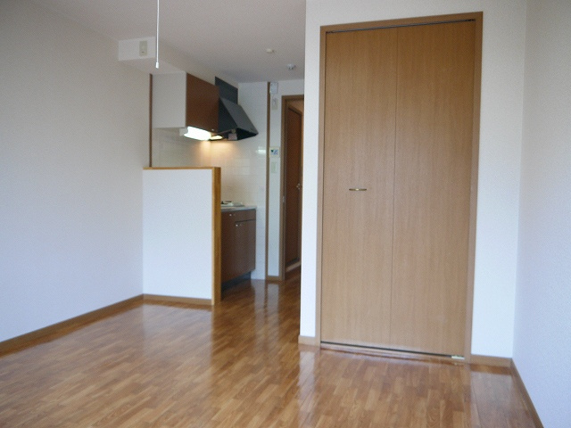 ブランドール佐保川の洋室