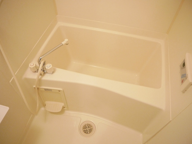 ブランドール佐保川の浴室|ゆったり過ごせるお風呂です