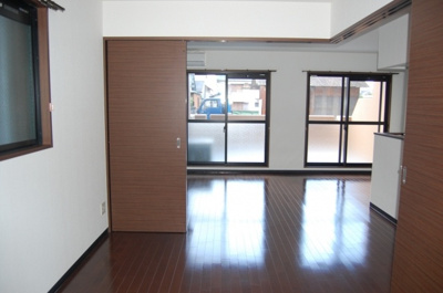 【寝室】 | ブランニューコート | 同型写真