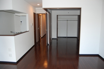 【居間・リビング】 | ブランニューコート | 同型写真