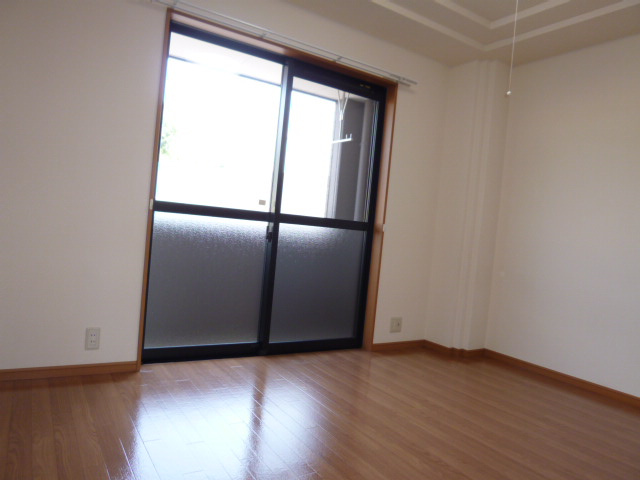 グリーンヒルズⅡの居間・リビング|洋室