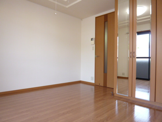 グリーンヒルズⅡの居間・リビング|洋室