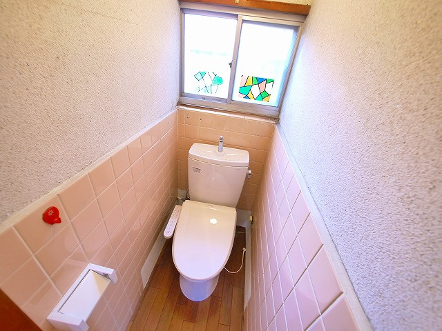 谷村一戸建（南京終町）のトイレ|シンプルで使いやすいトイレです