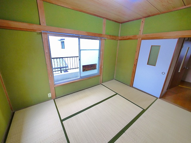 谷村一戸建（南京終町）の和室|来客時にも便利な和室付き