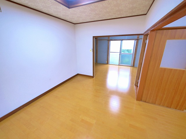 谷村一戸建（南京終町）の居間・リビング|ゆったりとした居間です