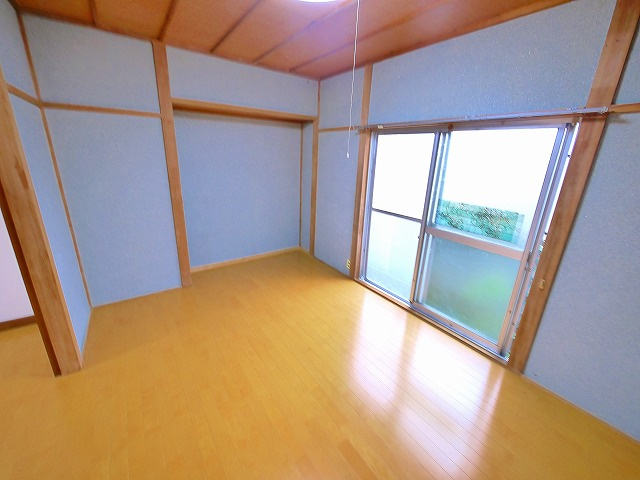 谷村一戸建（南京終町）の居間・リビング|こちらのリビングで趣味の時間をお楽しみください