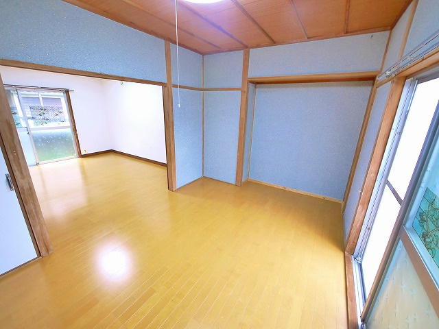 谷村一戸建（南京終町）の居間・リビング|居間です