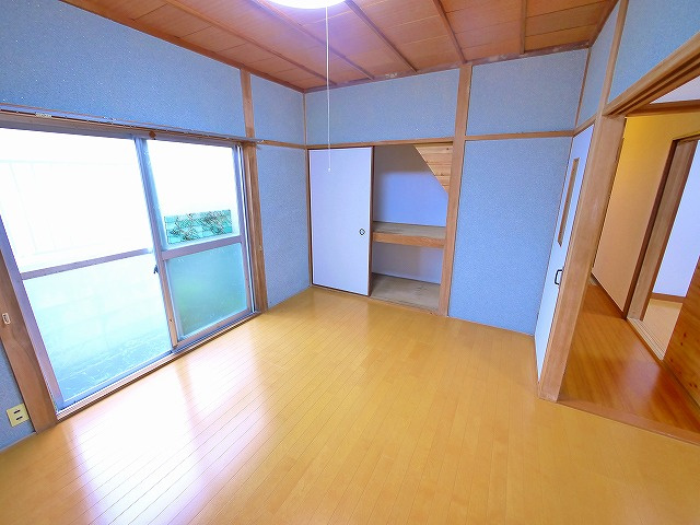 谷村一戸建（南京終町）の居間・リビング|こちらの居間で趣味の時間をお楽しみください