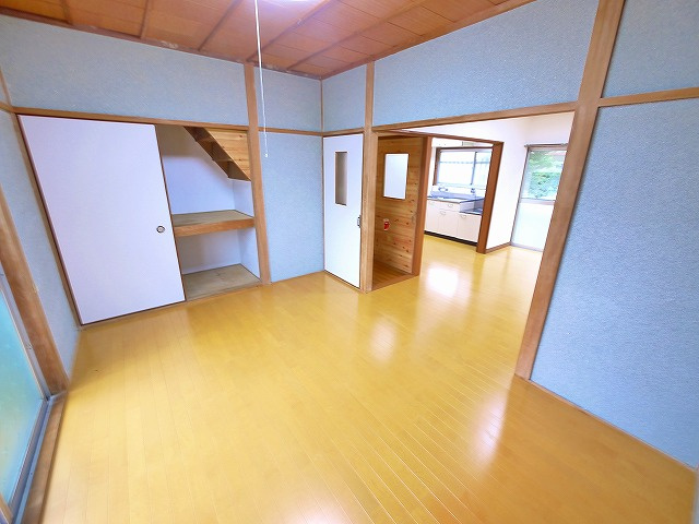 谷村一戸建（南京終町）の居間・リビング|居間です