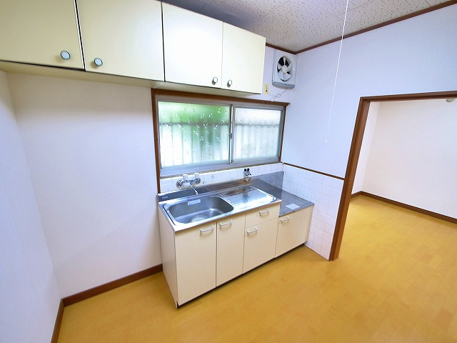 谷村一戸建（南京終町）のキッチン|キッチンでお料理をお楽しみください