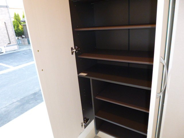 フォーチューン真壁Cの玄関|シューズボックス