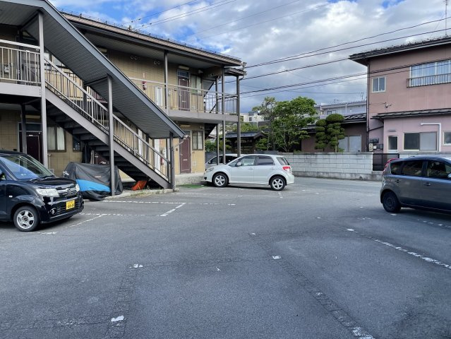 田村ハイツBの駐車場|駐車スペースもあります