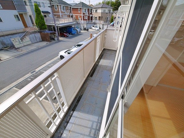 ラフィネ梅美台のバルコニー|南向きでお洗濯に活躍します