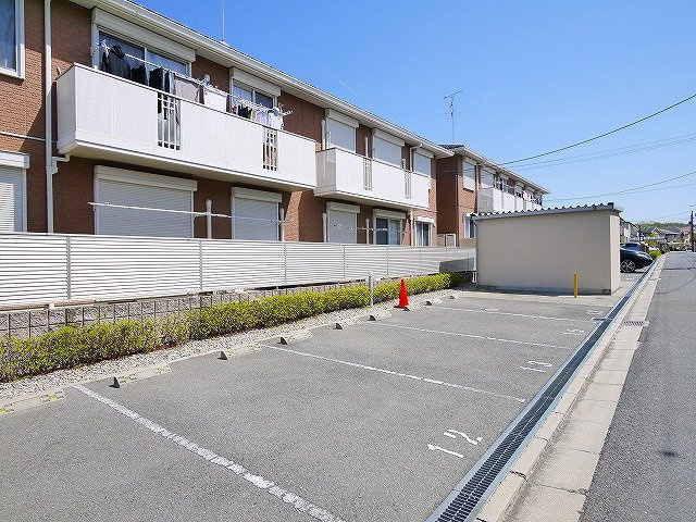 ラフィネ梅美台の駐車場|カースペースがあります