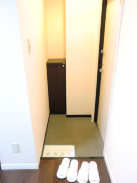 プルス塚本の玄関