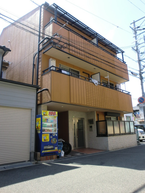 プルス塚本の外観