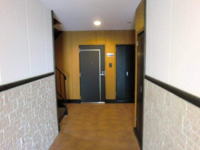 プルス塚本のエントランス