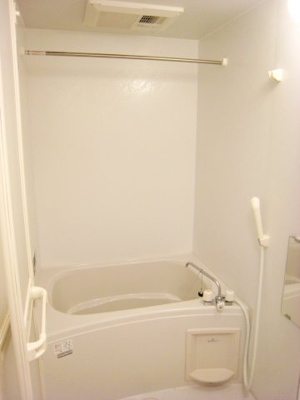 【浴室】 | ＳＵＮＦＬＯＷＥＲ | 玄関には下駄箱、姿見鏡があります。