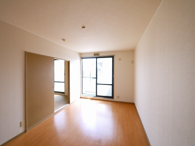 ファミール寺田Bの居間・リビング